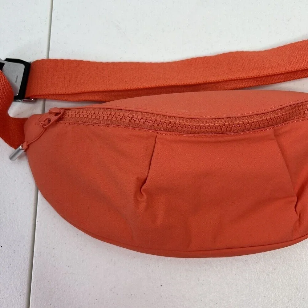 Athleta Kinetic Waist Bag‎ Belt Fanny Pack Adjustable Strap Zip Closure Orange